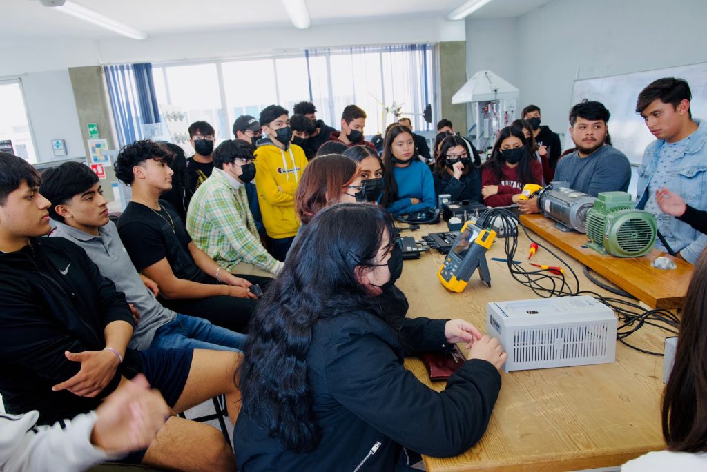 Estudiantes De Bachillerato Interesados En Las 7 Licenciaturas Del