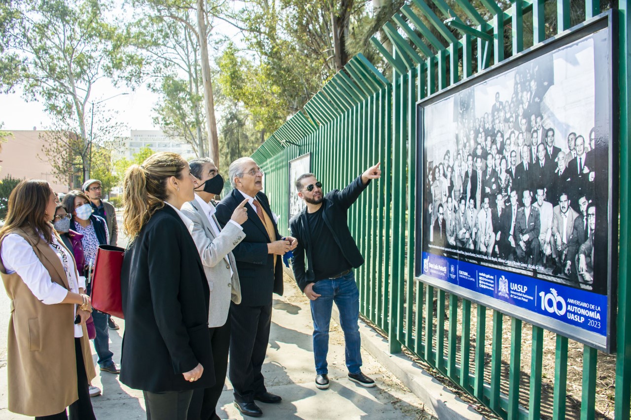 Somos parte de la historia años de Autonomía de la UASLP exposición fotográfica en el