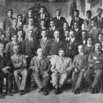 El primer rector de la Universidad, Dr. Juan H. Sánchez, junto con alumnos y maestros de la escuela de medicina. Revista Juventud, 1923, Universidad Autónoma de San Luis Potosí, publicado en el libro Patrimonio y Memoria de la Universidad Autónoma de San Luis Potosí (p. 272), por M. G. Torres Montero, 2016